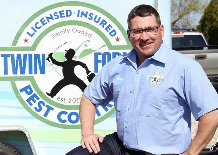 twin forks pest control technician